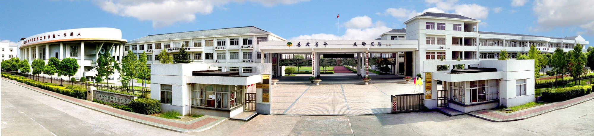 房子旁边有许多建筑

描述已自动生成